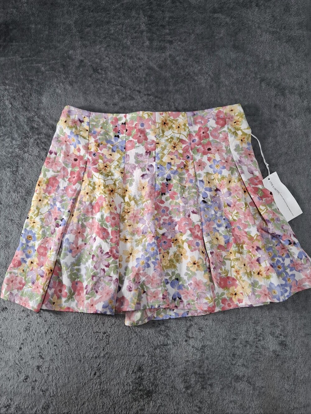 Live 4 Truth Womens Short Pastel Multicolor Floral Pleated Butterfly Flowy Sz L